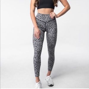 Balance Athletica The Ascend Pant Leggings Snow Leopard Midnight